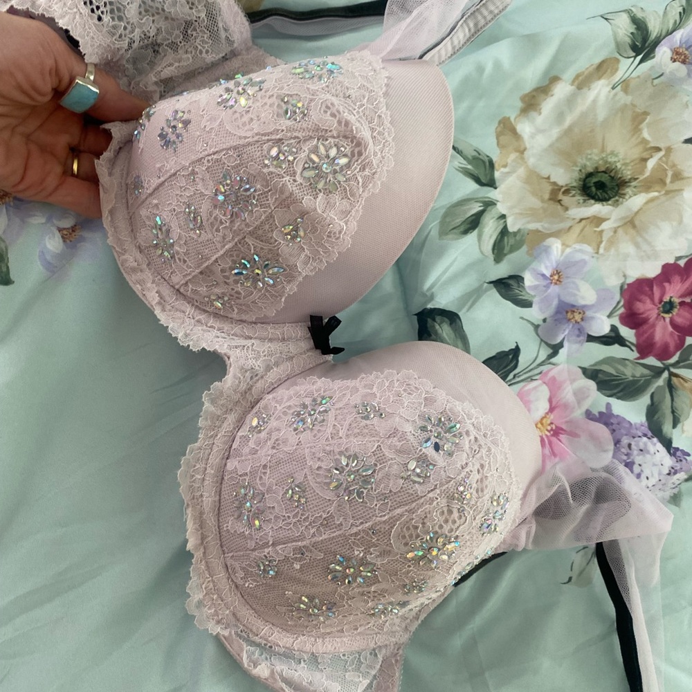 Victoria’s Secret bra 34DDD (34F),embellished, rhinestone light,pink, black lace